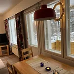 Viihtyisae Saunallinen Kaksio Laehellae Santa Claus Villagea Ja Napapiiriae Рованиеми